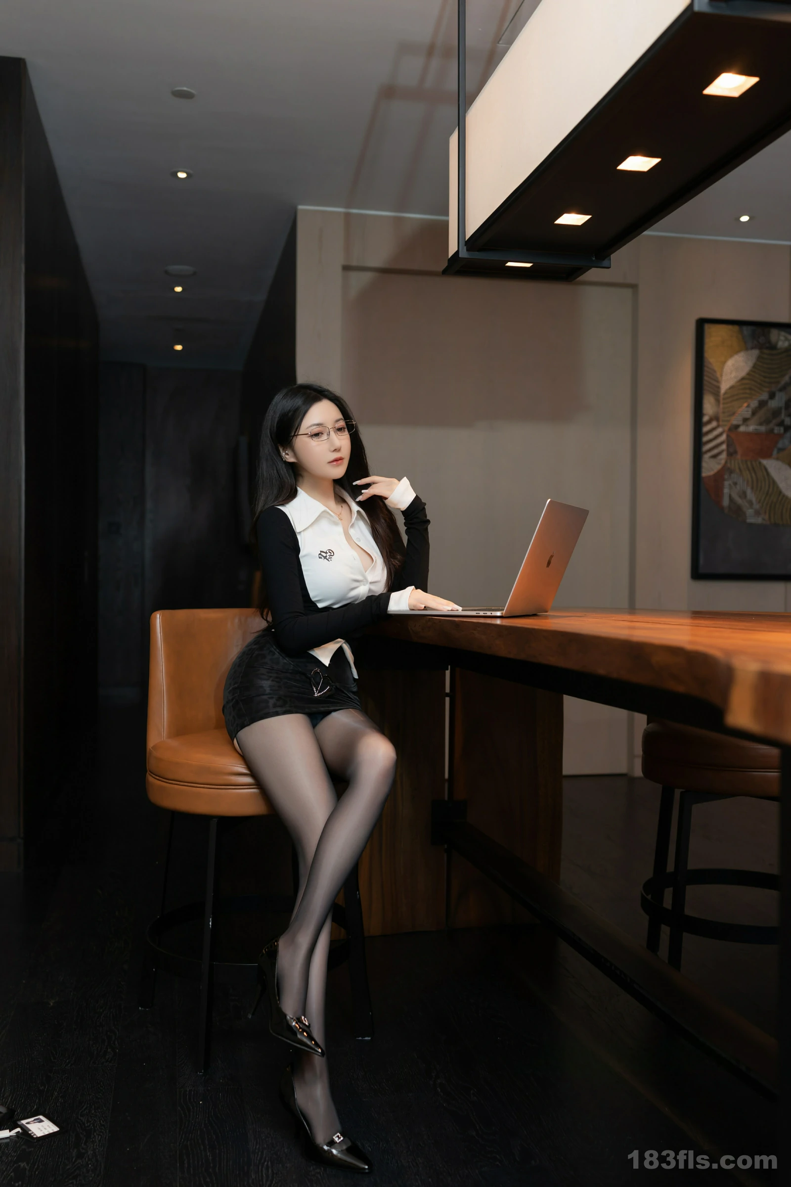 xiuren秀人网福利鱼子酱Fish大尺度私拍无码流出丢失的学生证