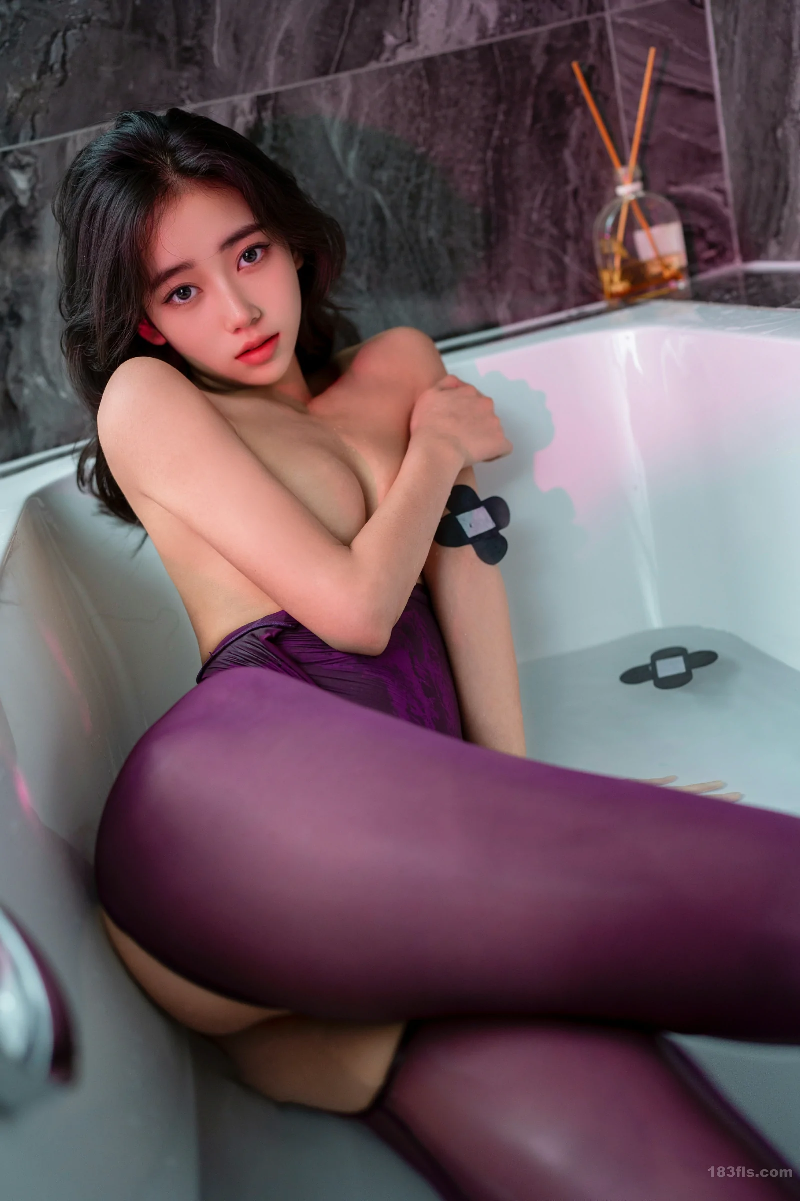 xiuren秀人网福利时安安大尺度内购无码流出紫色丝袜